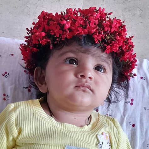 Handmade Real flower Tiara for baby girl 💐 #handmade #handmadejewelry #realflowers #realflowerjewelry #babygirl Real Flower Tiara, Flower Tiara, Tiara, Quick Saves