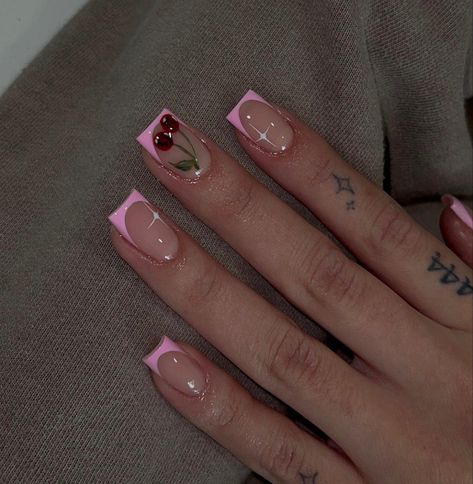 Gel Rhinestone Nails, Short Yk2 Nails, 90s Nails Acrylic Short, Cool Nail Inspo Square, Square Nail Designs Pink, Short 2000s Nails, Shortie Nail Ideas, Short Nail Inspo Pink, Natural Short Nails Ideas