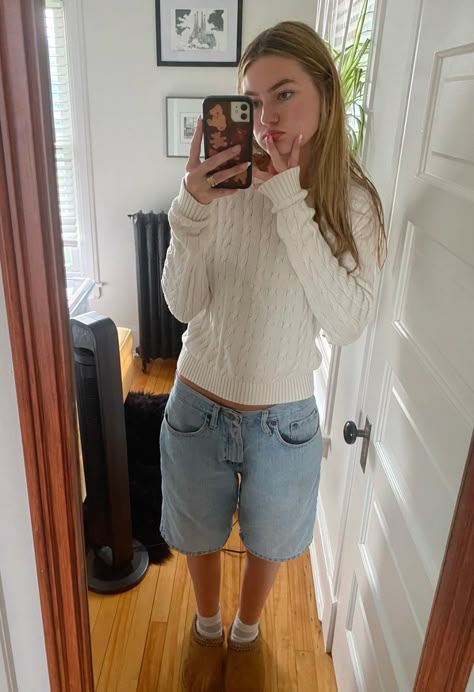 Fall fit inspo back to school jorts uggs sweater autumn outfits Ugg Spring Outfit, Jorts Fall Fit, Jorts Outfit Fall, Fall Jorts Outfit, Sweater With Jorts, Ugg Minis Outfits, High Uggs Outfit, Low Rise Uggs, Sand Uggs Outfit