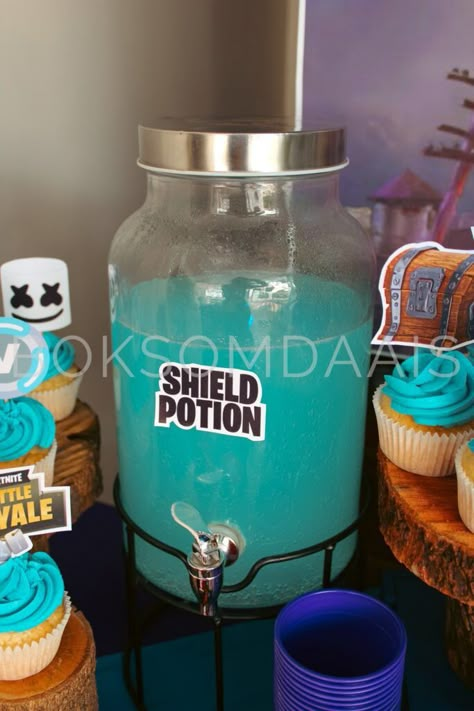 Fortnite Children's Party Ideas by Boksomdaais Boutique Events Gamer Birthday Food Ideas, Ps4 Birthday Party Ideas, Gaming Party Food Ideas, Fortnite Birthday Food Ideas, Fortnite Birthday Party Ideas Games, Fortnite Decorations Party, Fortnite Bday Party Ideas, Fortnite Birthday Decor, 11 Year Boy Birthday Party Ideas