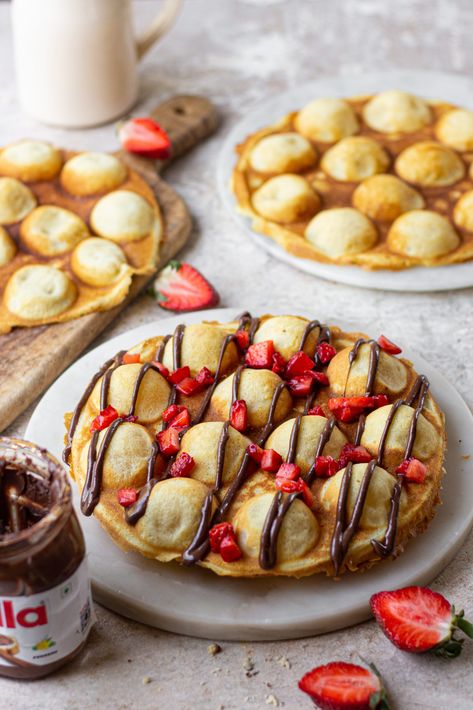 You did indeed hear it correctly. Now that we don't have a waffle machine, we can make eggless bubble waffles in appe pan! Bubble Waffle Recipe, Waffle Batter Recipe, Bake With Shivesh, Bubble Waffles, Waffle Machine, Chocolate Waffles, Bubble Waffle, Lemon Dessert, Waffle Recipe