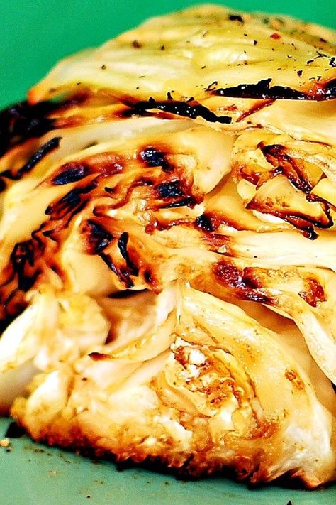 Grilled Cabbage Recipes, Grilled Cabbage Wedges, Grilled Cabbage Steaks, Summer Dinner Recipes Grill, Barbecue Recipes Grill, Vegetarian Grilling, Grilled Cabbage, Cabbage Steaks, Vegetarian Barbecue