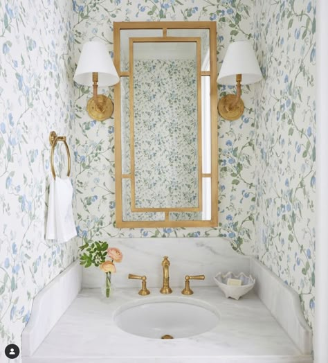 Preppy Powder Room, Grand Melinnial Style, Serena And Lily Bathroom, Coastal Condo, Powder Room Design, Hall Bathroom, Willow Creek, Preppy Room, Powder Rooms