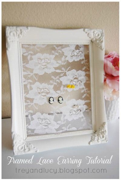 Diy Earring Holder, Earring Frame, Old Picture Frames, Diy Jewelry Holder, Dekor Diy, Earring Storage, Lace Earrings, Earring Holder, Cool Ideas