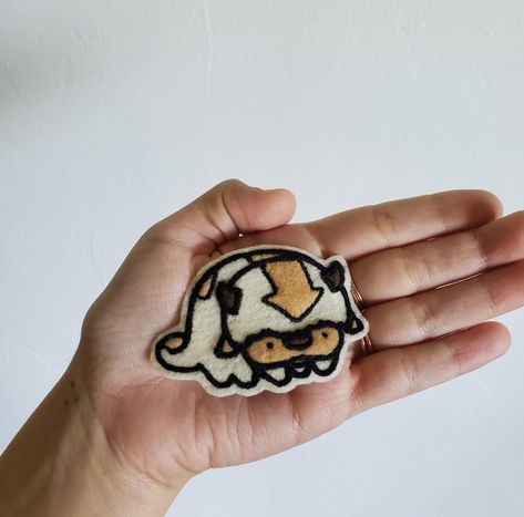 Appa Avatar Embroidery, Bella Core, Shrinky Dink Earrings, Embroider Ideas, Patch Embroidery, Cute Patches, Fabric Projects, Cute Pins, Embroidery Inspiration