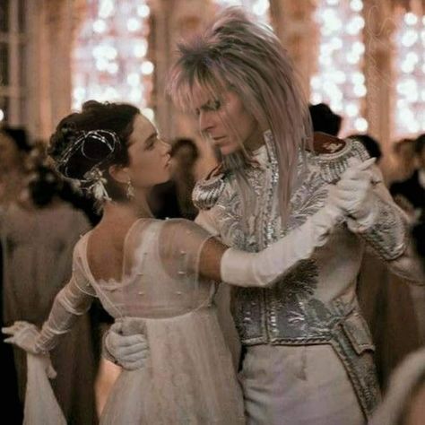 Pinterest - México Sarah And Jareth, Labyrinth Ball, 80s Halloween Costumes, Labyrinth Jareth, Jim Henson Labyrinth, David Bowie Labyrinth, Bowie Labyrinth, Labyrinth 1986, Labyrinth Movie