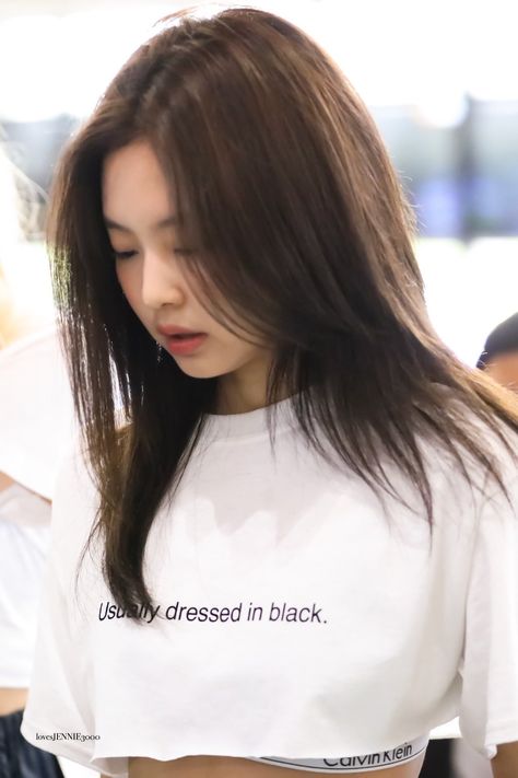 #BLACKPINK #Blackpink #blackpink #Jennie #jennie #Kim_Jennie #kim_jennie Jennie Straight Hair, Jennie Kim Short Hair, Jennie Kim Hair Color, Jennie Haircut, Jennie Short Hair, Jennie Paparazzi, Jennie Medium Hair, Jennie Hairstyles, Jennie Hair