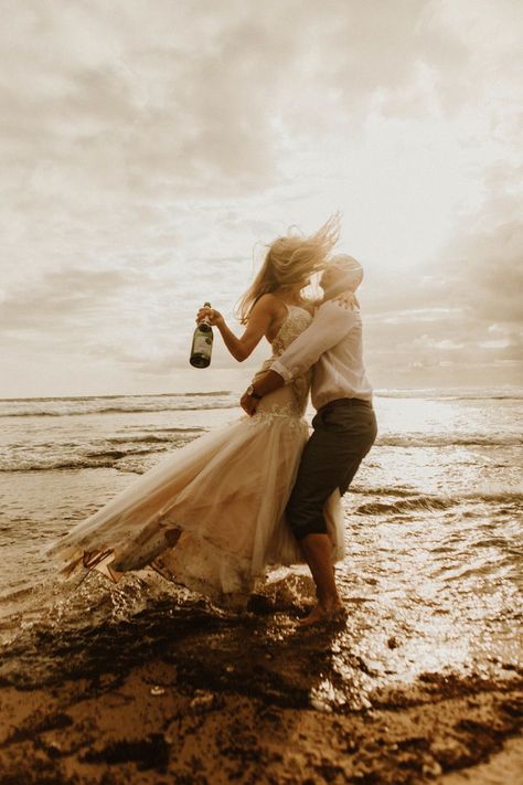 Water Wedding Photos, Wedding Pictures Beach, Beach Wedding Pics, Engagement Photo Shoot Beach, In Love Couple, Wedding Shooting, Ocean Wedding, Water Wedding, Wedding Picture Poses