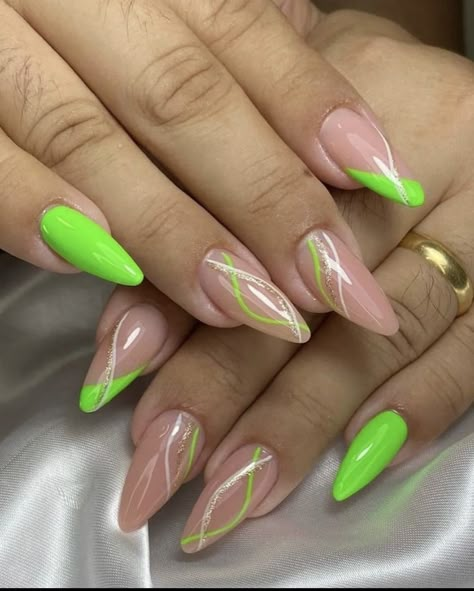 Nails Design Neon Green, Neon Green Summer Nails, Neon Green Nails Design, Green Neon Nails, Triangle Nails, Neon Green Nails, Silver Nail, Nails Now, Bright Nails