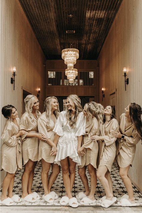 Archer Photography, Wedding Group Photos, Wedding Shot List, Bridesmaid Pictures, Bridal Party Getting Ready, Bridesmaid Photoshoot, Bridal Parties Pictures, Forest Theme Wedding, Manifest Destiny