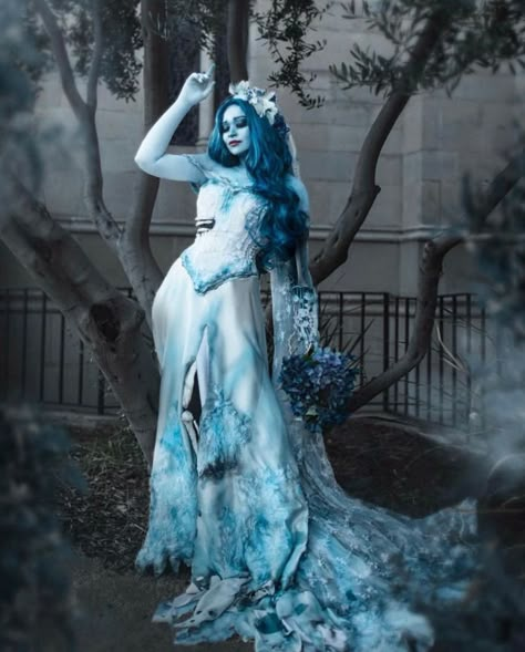 The Corpse Bride Cosplay, Corpse Bride Wedding Dress, Corpse Bride Cosplay, Emily From Corpse Bride, Corpse Bride Dress, Dead Bride Costume, Party Monsters, Corpse Bride Wedding, Halloween Bride Costumes