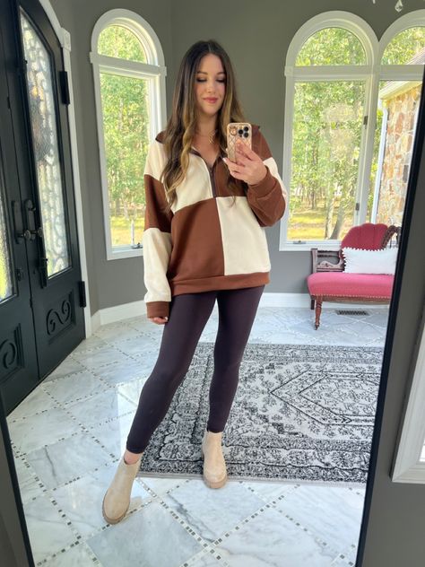 Chelsea Boots Women Outfit, Millennial Outfits, Boots Neutral, Chelsea Boots Outfits, Millennial Outfit, Beige Chelsea Boots, Sahm Outfits, Amazon Leggings, Tan Chelsea Boots