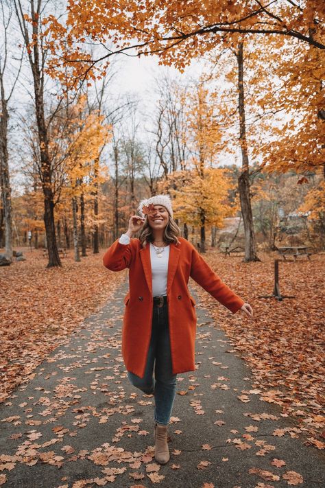 Fall Leaf Photo Prop | How to Pose with Fall Leaves | Fall Foliage Outfit | Orange Coat | What to Wear in Vermont in the Fall | Vermont Packing List for Fall | What to Wear in Vermont in October | What to Wear on a Fall Vacation | Fall Outfits Thanksgiving Outfits Women, Vermont Fall, October Outfits, Thanksgiving Outfit Ideas, Cute Thanksgiving Outfits, What To Wear Fall, Thanksgiving Outfit Women, Jeans And Vans, Orange Coat