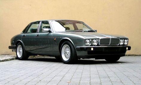 Jaguar XJR 40 Jaguar Xj40, Jaguar Xjr, Jaguar Daimler, Jaguar Xj, Jaguar Car, Buy Car, Classy Cars, Car Colors, Latest Cars