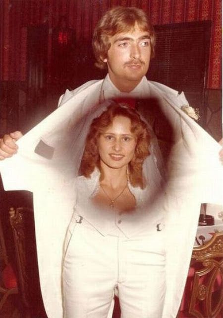 The Good, The Bad, and Mostly, The Ugly: 35 Awkward Olan Mills Photos from the 1970s and 1980s ~ vintage everyday 80s Wedding, Awkward Wedding Photos, Awkward Pictures, Funny Wedding Pictures, Awkward Photos, Awkward Family Photos, Mom Show, Funny Wedding Photos, Bad Photos