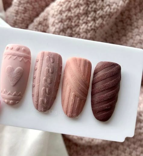 Dip Sweater Nails, Sweater Heart Nails, Nail Sweater Design, Heart Sweater Nails, Nails Efecto Sueter, Nude Sweater Nails, Fall Nails Sweater, Textured Nail Designs, Sweater Nails Fall