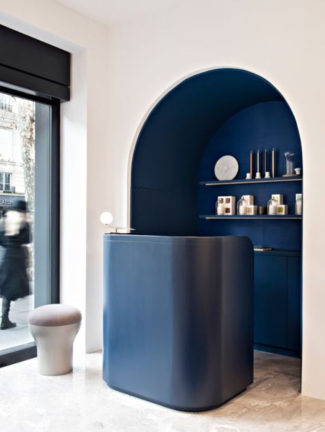 Blue Reception Desk, Reception Desk Design, Arch Interior, Reception Counter, Interior Vintage, Counter Design, Lobby Design, Clinic Design, Salon Interior Design