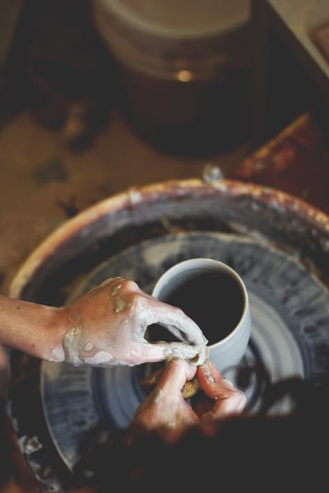 Ceramics Wheel, Wheel Pottery, The Potter's Hand, Free People Fashion, Cottage Studio, Wheel Throwing, Pottery Techniques, Japanese Pottery, Ceramic Studio