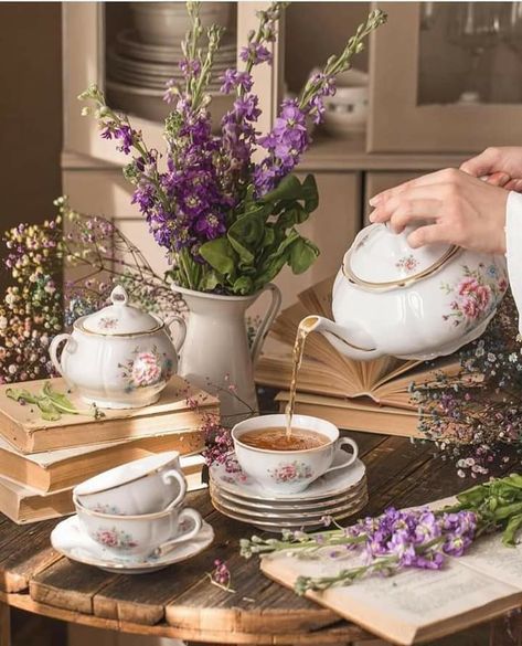 Afternoon Tea Tables, طقم شاي, Vintage Tea Time, English Afternoon Tea, Afternoon Delight, Cottage Aesthetic, Vintage Tea Party, English Tea, Antique Tea