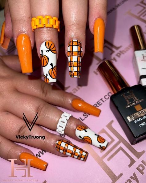 Pumpkin Patch Nail Art, Nails With Pumpkins, Sunflower Nails, Thanksgiving Nails, Fall Nail, Nail Pro, Fall Nail Designs, Fall Nails, Nails On Fleek