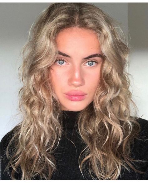 Natural blonde hair swedish curly Swedish Blonde Hair, Blonde Curly Hair Natural, Swedish Hair, Natural Curly Hair Cuts, Going Blonde, Blonde Wavy Hair, Natural Blonde, Blonde Curly Hair, Haircuts For Wavy Hair