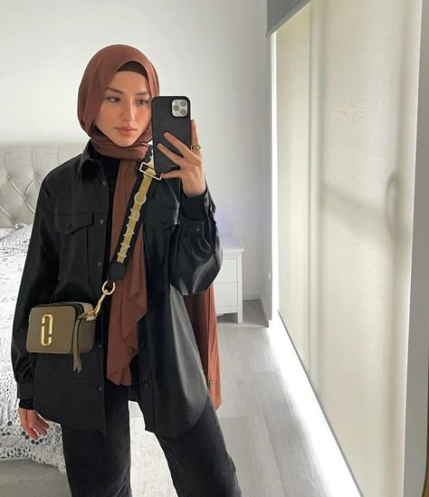 Casual Hip hop dresses with Hijab, girlish hijab styles Hijab Fashion Summer, Estilo Hijab, Stile Hijab, Street Hijab Fashion, Modern Hijab Fashion, Stylish Hijab, Mode Turban, Muslim Outfits Casual, Hijab Style Casual