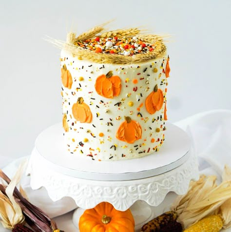 Fall Cakes Designs, Cake Designs Fall, Fall Cakes Autumn, Fall Birthday Cakes For Kids, Mini Fall Cakes, Autumnal Cake, Fall Birthday Cake For Women, Fall Cake Decorations, Simple Fall Cake