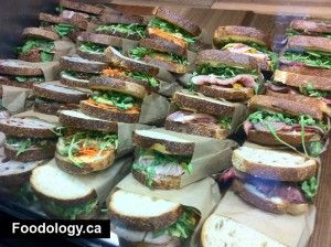 DA-sandwich Sandwich Display Ideas Coffee Shop, Sandwich Display Ideas, Sandwich Display, Bread Display, Roast Beef Sandwich, Sandwich Bar, Deli Food, Sandwich Shops, Food Displays