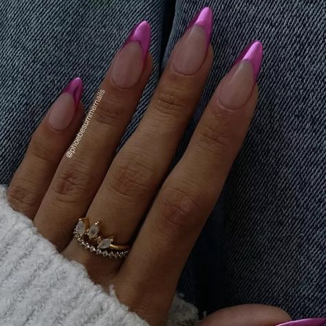 17 Short New Year's Eve Nail Ideas We're Loving Pink Chrome Nail, Chrome Nail Ideas, Almond Nail Ideas, Almond Nails Pink, French Almond, Pink Tip Nails, Pink French Nails, Chic Manicure, Pink Chrome Nails