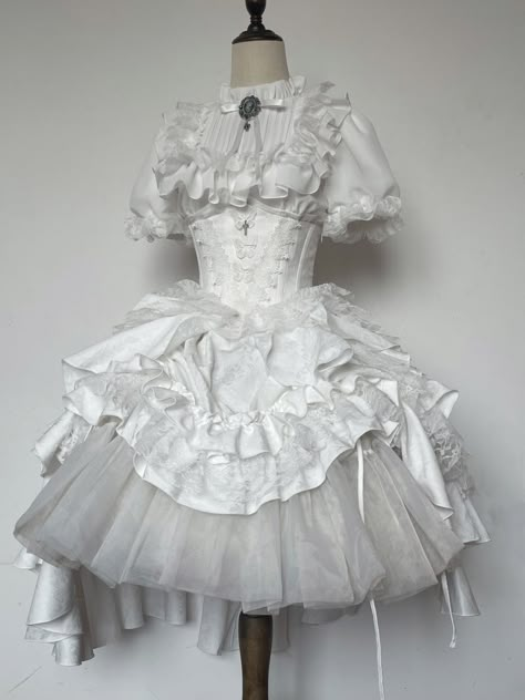 White Goth, Lolita Outfits, Harajuku Fashion, Lolita Dress, Gothic Lolita, Matching Dresses, Lolita Fashion, Kawaii Fashion, Pretty Dresses