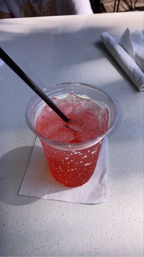 Summer drinks Shirly Temple Aesthetic, Temple Aesthetic, Shirley Temples, Shirley Temple Drink, Refreshing Summer Drinks, Always Hungry, I Love My Friends, Summer Drink, Shirley Temple