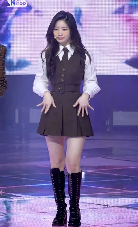 Modest Girly Outfits, School Uniform Fashion, Classy Girl, Uniform Fashion, Kpop Fashion Outfits, Asian Style, Kpop Outfits, Stage Outfits, Girly Outfits