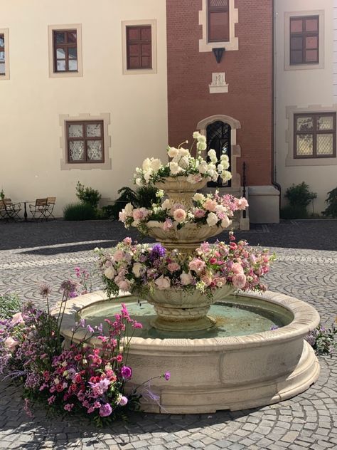 Rose Water Aesthetic, Dlv Inspiration, Aesthetic Fountain, Fountain Aesthetic, Flowers Fountain, Rose Flowers Drawing, Decoration Craft Ideas, Roman Fountain, Pot Drawing