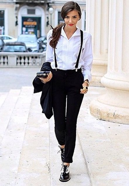 Zaryu Suspenders Outfit Women, Outfits With Suspenders, Suspenders Outfit, Walking Down The Street, Damen Outfit, Suspenders For Women, Monochrome Outfit, Androgynous Fashion, Looks Black