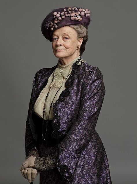 downton abbey style dresses | Downton Abbey dresses - Maggie Smith | Clothes - History of Fashion Maggie Smith Downton Abbey, Violet Crawley, Downton Abbey Movie, Downton Abbey Series, Downton Abbey Dresses, Lady Violet, Hugh Bonneville, Dowager Countess, Downton Abbey Fashion