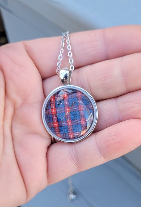 Memorial Gift Diy, Grandpa Memorial, Memory Necklace, Clothing Keepsake, Vintage Jewelry Repurposed, Memory Crafts, Memory Locket, Family Keepsakes, Memory Quilt