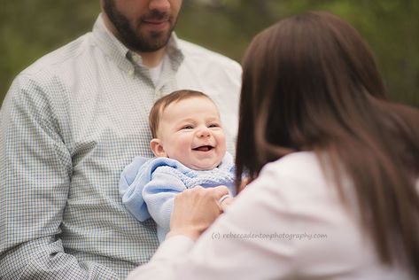 3 Month Old Baby Pictures, Outdoor Baby Photography, Parents Photography, 5 Month Baby, Family Photo Studio, Baby Family Pictures, 5 Month Old Baby, Cute Family Photos, Family Photos With Baby