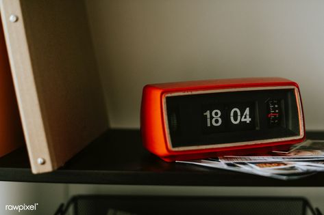 Digital Clocks Aesthetic, Super Bock, Billionaire Aesthetic, Flip Alarm Clock, Alarm Clock Design, Retro Alarm Clock, Analog Alarm Clock, Room Vibes, Clock Alarm