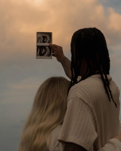 the sweetest pregnancy announcement 🩷 I’m so so so happy for you two! this day was absolutely crazy, I get to the beach and it is paaaaacked. like can’t take one photo without 20 people being in the background packed. it down poured for 5 minutes before we were supposed to start taking photos, which caused the beach to then be pretty much empty for us!! during the shoot the sky was so beautiful!! the literal face in the clouds that looks like a little baby!!! right at the end i was taking p... Maternity Photo Belly Out, When To Take Maternity Photos, Baby Photo Ideas Without Face, Moody Pregnancy Announcement, Month By Month Pregnancy Pictures, Pregnancy Announcement Beach Photos, Announcement Photos Pregnancy, Baby Gender Announcement Photos, Pregnancy Announcement Photos Beach