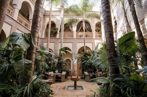 Four Home Designs to Stay Cool in Hot Weather - Bloomberg Hot Weather Architecture, House Design For Hot Climate, Hot Climate House Design, Moroccan Riad Courtyards, Future Mansion, Moroccan Riad, 1000 Dollars, Natural Building, Tropical Climate