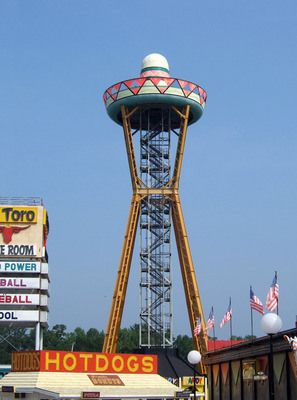 Kitsch Architecture, Giant Things, Roadside America, Border Wallpaper, Southern Travel, Old Windmills, Water Towers, American Road, Water Tanks