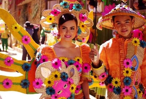 The very colorful "Pahiyas Festival" of Lucban Quezon. Pahiyas Festival Costume, Pahiyas Festival, Lucban Quezon, Filipino History, Quezon Province, Tacloban, Iloilo City, Harvest Celebration, Philippines Culture