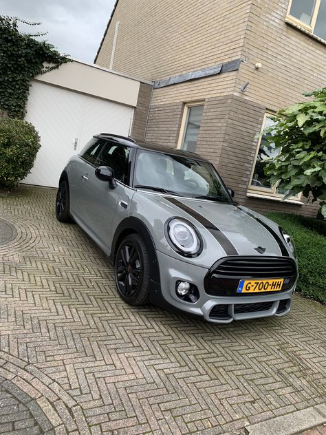 New car love it! Mini Cooper Hardtop, Best Small Cars, Car Sick, Mini Coopers, Lovely Car, Car Goals, Car Inspiration, Mini Countryman, Pink Car