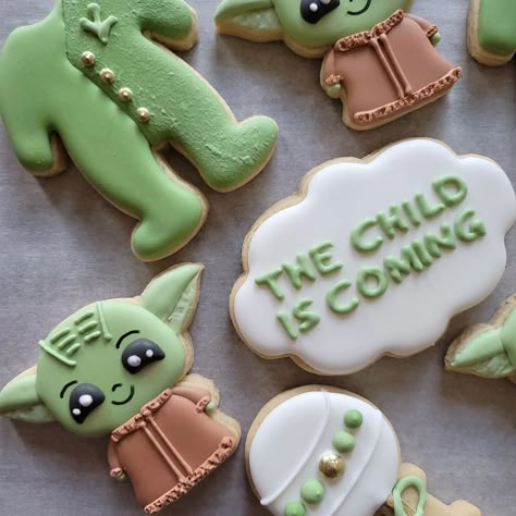 Baby Yoda Cookies Decorated, Grogu Baby Shower Theme, Baby Yoda Baby Shower Theme, Baby Yoda Baby Shower Ideas, Baby Yoda Cookies, Star Wars Baby Room, Baby Jedi, Yoda Cake, Baby Shower Sugar Cookies