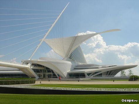 Calatrava Architecture, Fantastic Architecture, Santiago Calatrava Architecture, Milwaukee Art Museum, Milwaukee Art, Unusual Buildings, Innovative Architecture, Santiago Calatrava, Frank Gehry