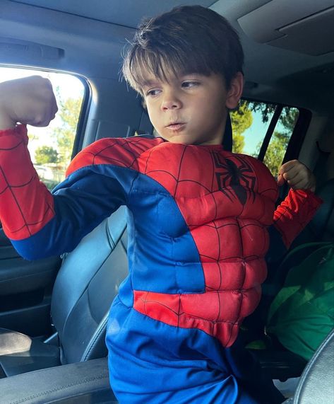 Reign Disick as Spiderman Kardashian Halloween Costume, Nana Komatsu Fashion, Reign Disick, Jenner Kids, Dino Costume, Khloe Kardashian And Tristan, Penelope Disick, Seeing Double, Kardashian Kids