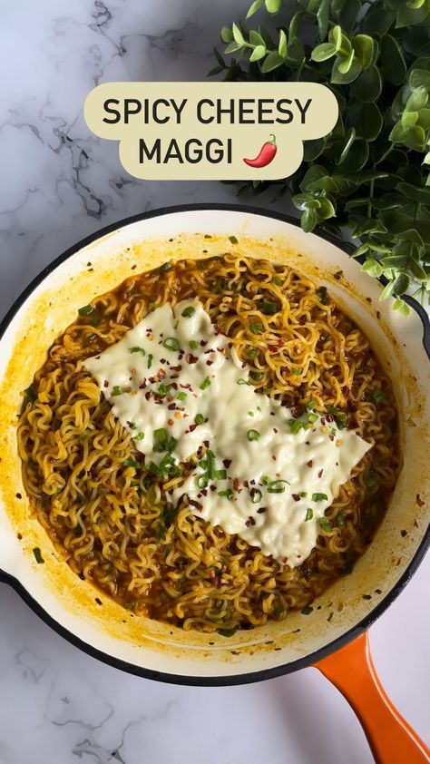 Cheesy Maggi Recipe, Spicy Maggie Recipe, Spicy Maggie, Cheese Maggi Recipe, Cheesy Maggi, Cheese Maggi, Red Chilli Sauce, Onion Greens, Maggi Recipes