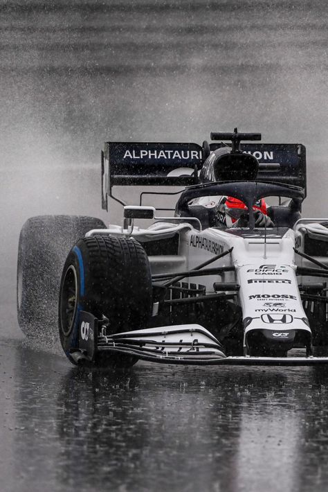 F1 Rain Wallpaper, Cold F1 Photos, Cars In The Rain, F1 Rain, F1 Collage, F1 Moments, Istanbul Wallpaper, Formula 1 Race Track, Daniil Kvyat