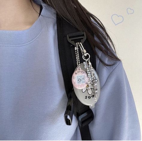 Bookbag Keychain Aesthetic, Bag With Keychain Aesthetic, Acubi Keychain, Bag Accessories Keychain, Kpop Keychain Aesthetic, Korean Backpack Keychain, Pin Button Design, Japan Bag, Rilakkuma Wallpaper