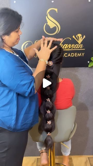 Hairstyle On Kashta Saree, Massy Choti Hairstyle, International Hairstyles, Jura Hairstyle For Wedding Pakistani, Indian Hairstyles For Saree Step By Step, Hair Academy, Makeup And Hairstyle, Makeup And Hair, Hair Braids